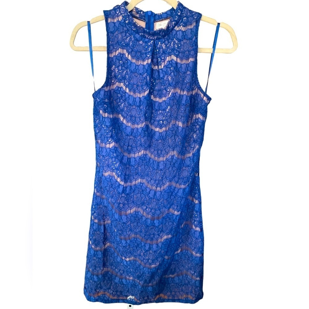 🔥💙Beautiful love, Fire blue lace dress size M.  Fully lined, Like new!